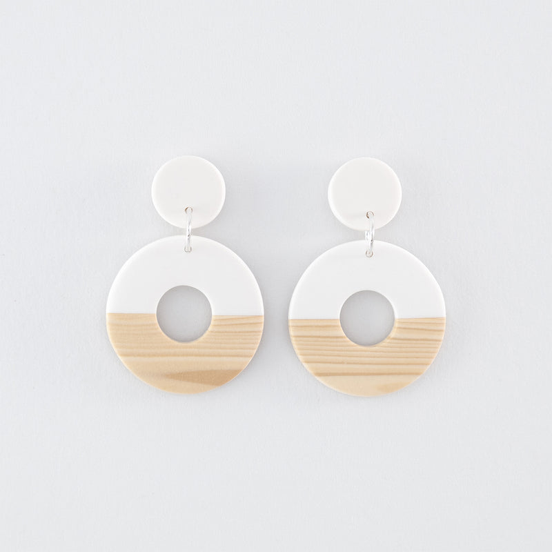 Kyoto N°4 handmade dangle earrings – minimalist, round shapes in white and wooden tones, fitted with 925 sterling silver findings on a light grey background.
