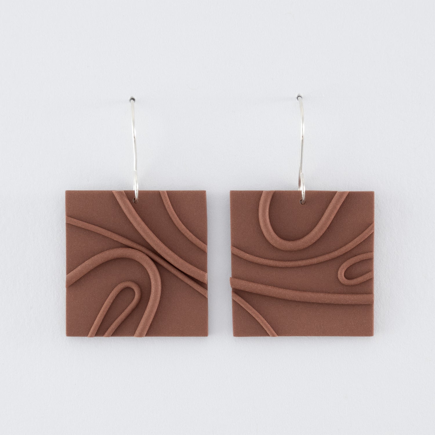 Mocha Mousse N°1 handmade dangle earrings – creamy brown square shapes with playful wavy textures and 925 sterling silver findings on light grey background.